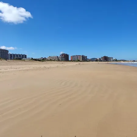 Katt Y El Mar Daire Laredo