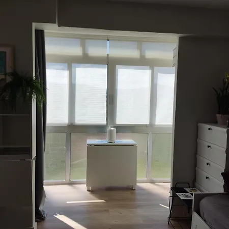 Daire Katt Y El Mar Laredo